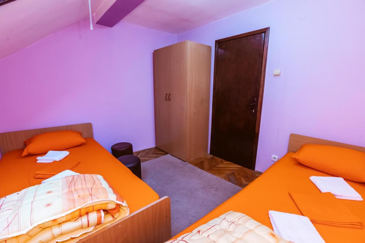 Ostello Laufer Novi Sad Esterno foto