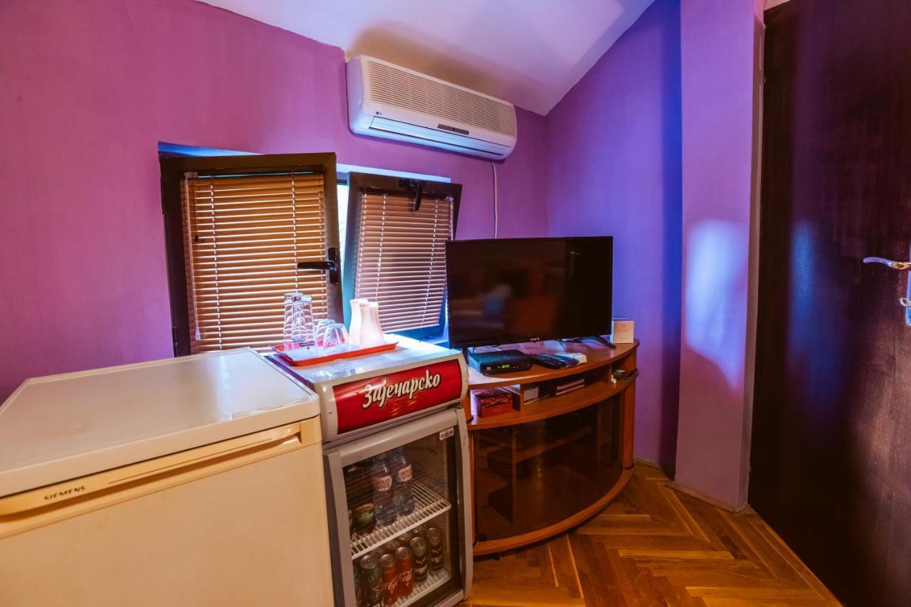 Ostello Laufer Novi Sad Esterno foto