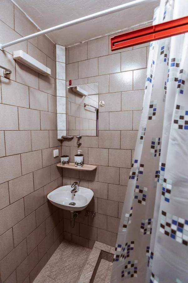 Ostello Laufer Novi Sad Esterno foto